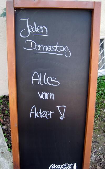 Am Gasthaus und Biergarten in St. Ottilien