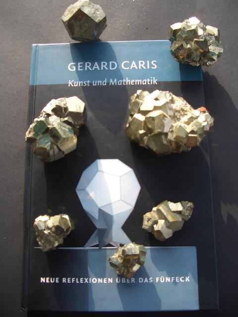 Werner Hahns Hommage an Gerhard Caris: Installation ars evolutoria v. 13/4/2010.