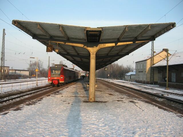 11.01.2009: Die alte Überdachung des Hauptbahnsteigs