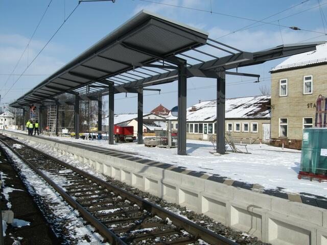 16.02.: Am Dach sind noch kleinere Montagearbeiten nötig.