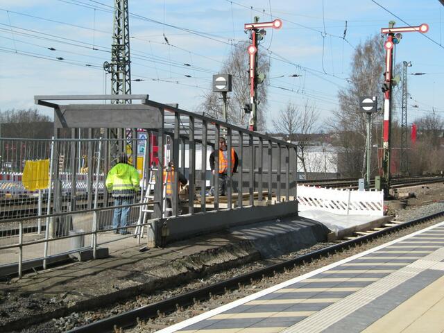 30.03.: Die Träger sind nun alle neu gestrichen.