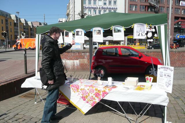 Aufbau des Infostandes am Steintorplatz