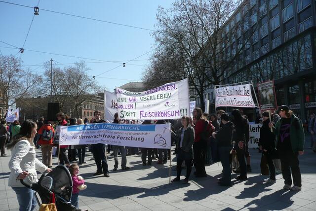 vor dem Ernst-August-Platz