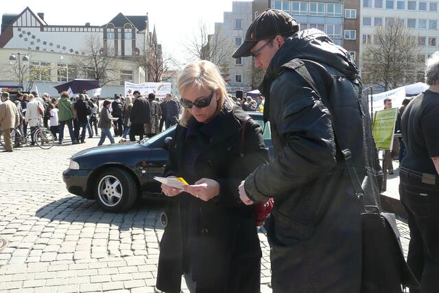 Informationsmaterial erhaltend