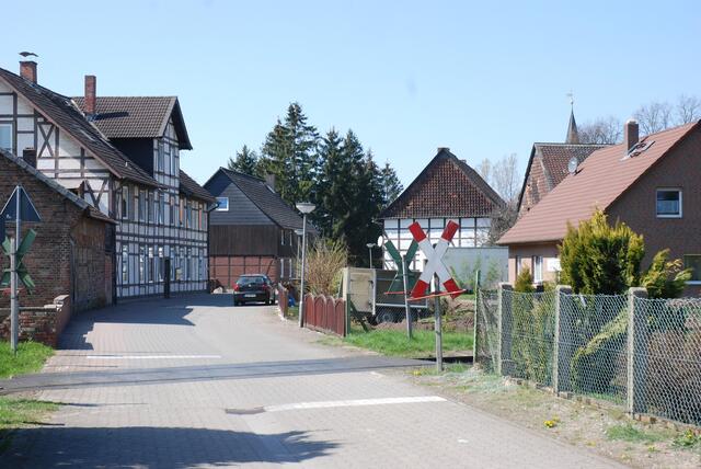 bahnübergang mitten im dorf