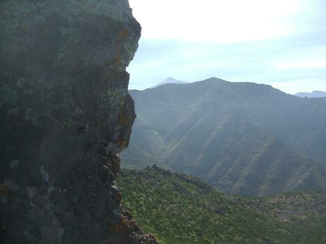 Morgendunst mit Schneeresten auf dem Teide
