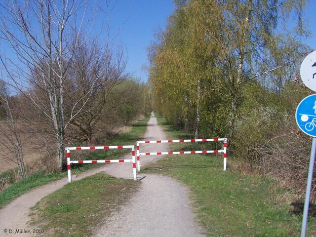 Bei Nienhagen. Dies ist die ehemalige Bahnstrecke von Celle über Nienhagen, Wathlingen, Bröckel nach Uetze und dann weiter nach Braunschweig.
