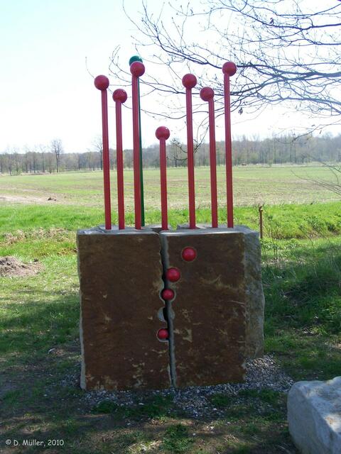 Im ehemaligen Erdölgebiet in der Gemarkung Nienhorst findet sich diese Landmarke "Aufbruch" des Otzer Künstlers Knut Albrecht. 5 weitere finden sich aueaufwärts alle 5 Höhenmeter. Dieses hier ist die 40m-Landmarke.