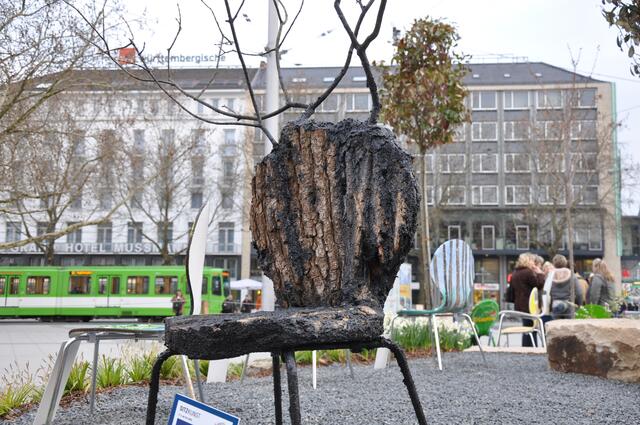 Sitzkunstfrühling Hannover 2010 von Michael Nonn.  Titel: Entwunden in Grenzen