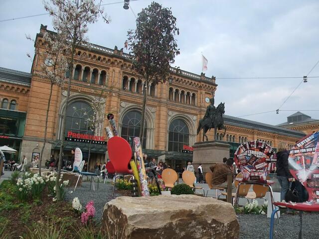 Der andere Blickwinkel - im Vordergrund die Sitzkunst