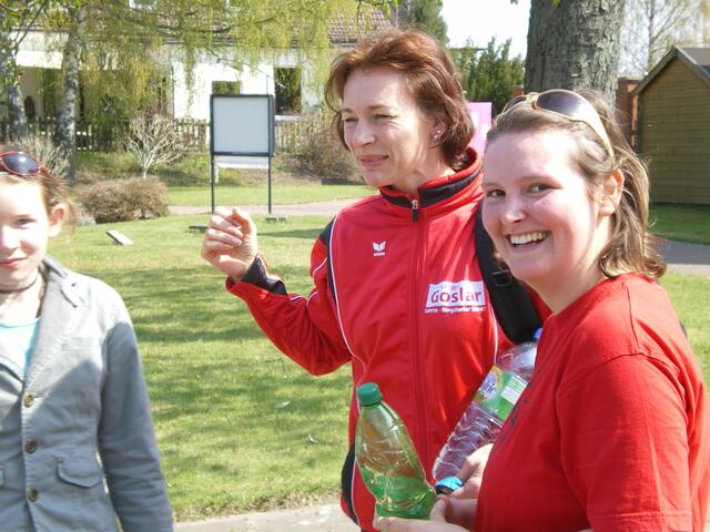 Badmintonabteilungsleiterin Nancy Gorray und LSV-Allround-Übungsleiterin Uschi Engling freuen sich über den Speedminton-Zuspruch