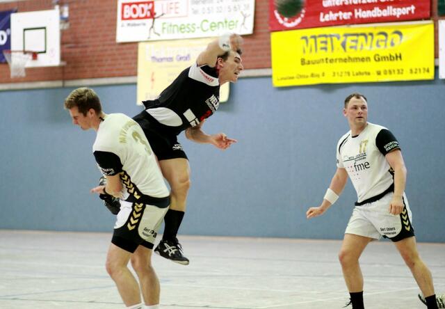 Spektakulär beim Torwurf: Marcel Wendt