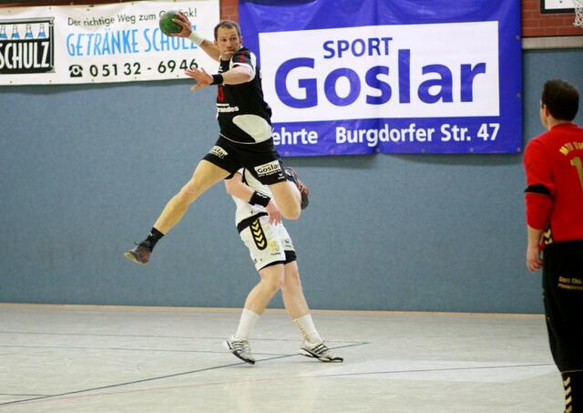 Cordt Ziemer im Sprung zum Torwurf