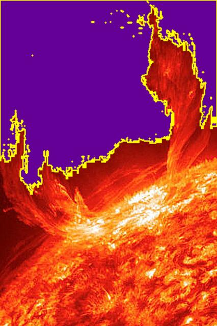 Protuberanzen sind heftige Materieströme auf der Sonne, die am Sonnenrand als matt leuchtende Bögen beobachtet werden können. a&s-Strahlungsfackelbild.