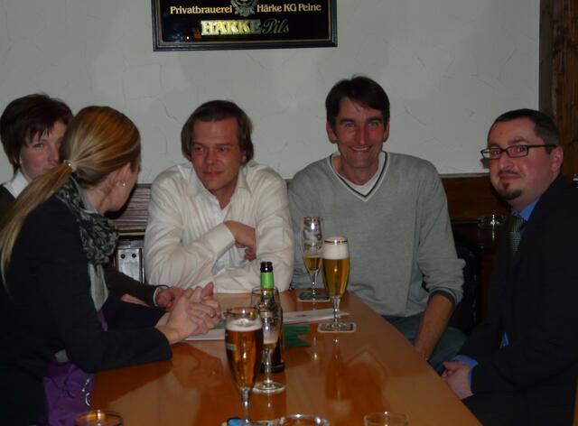 Ganz rechts: Braumeister Martin Härke. Links daneben: Der "Dein Bier-Casting-Starfotograf"...