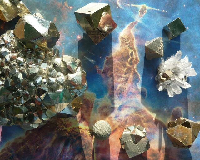 Symbolische Assemblage mit Pyrit und Weltraumnebel. a&s-Installation 24/4/10.