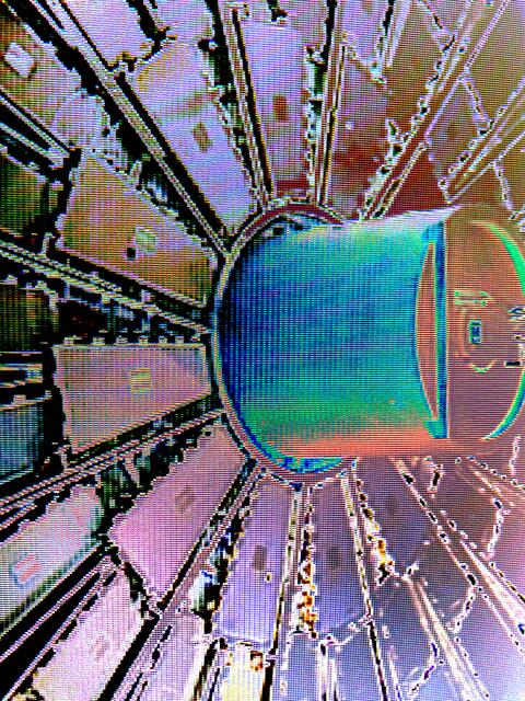 Siehe aktuell zur Jagd auf „Gottesteilchen“ und Urform-Modell: ... z.B. 30.11.09: „Gottesmaschine“ (CERN-Riese LHC) – „Gottesteilchen“. a&s-mut.Bild.