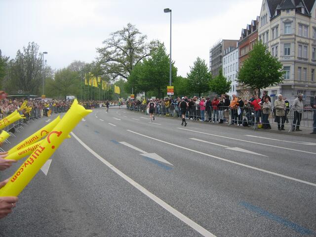 Die ersten Läufer des Marathon kurz vorm Ziel