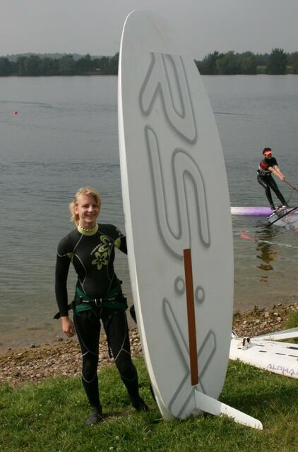 Lisa Riske mit dem Olympiabrett RSX