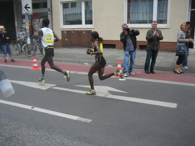 Eine der ersten Frauen beim Marathon