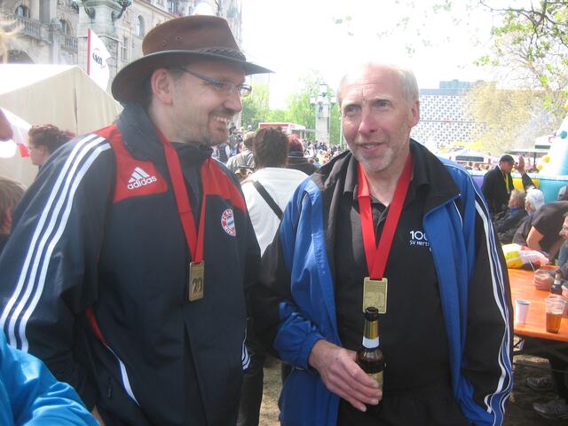 Jochen und Friedhelm Döbel fachsimpeln über den Marathon