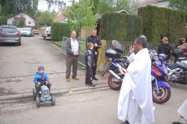 Den Segen bekam auch dieser kleine Traktor