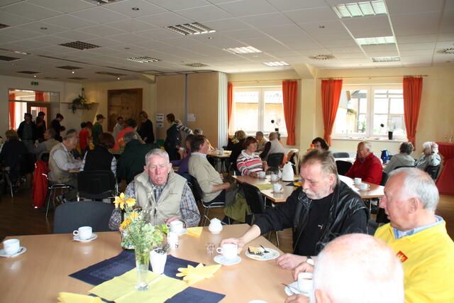 Gut besuchte Kaffeestube im DGH