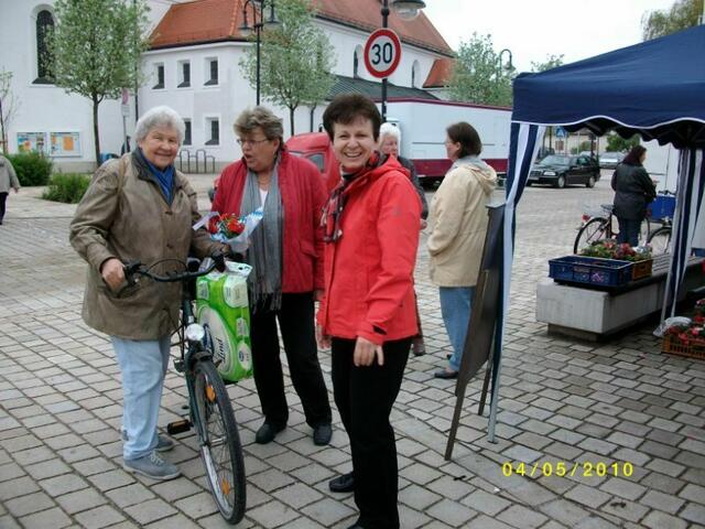 eine fröhliche und dankbare Bürgerin