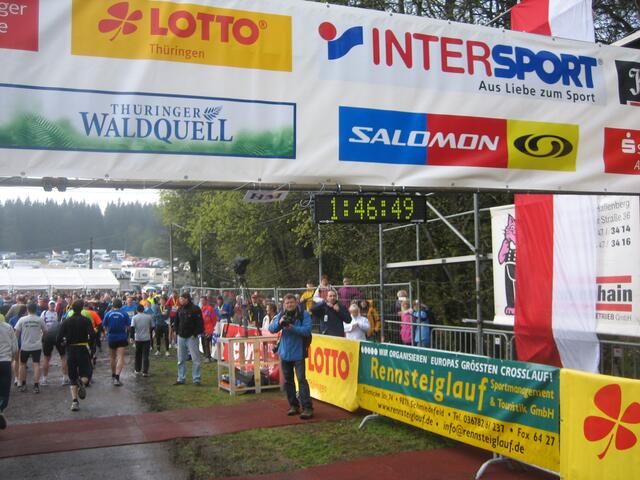 Zieleinlauf von Jürgen - Zieluhr minus 3:40 Min