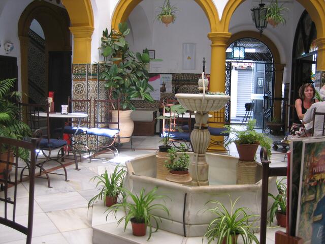 Innenhof eines Restaurants in Cordoba