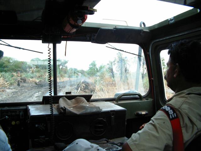 Rechts der Fahrlehrer (Instructor)