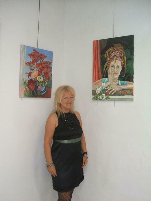 Greta mit Selbstportrait