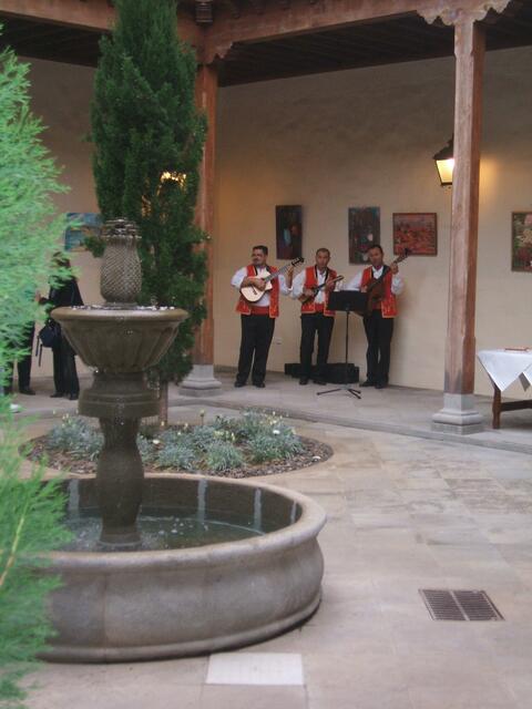 Spanisches Ambiente für eine Gemäldeausstellung