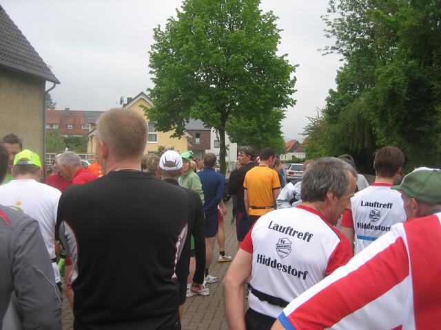 Am Start des 6 km Laufes
