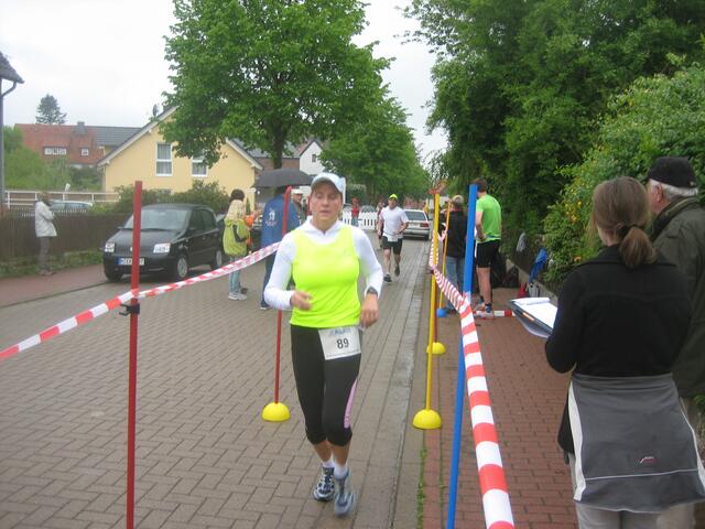 Birgit läuft ein