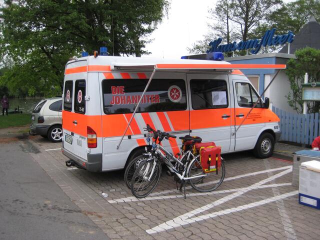 Auch auf Fahrrädern waren die Sanitätsstreifen unterwegs