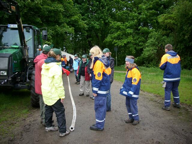 St.7- Hindernis aus Schlauch- Toll von der Jugendfeuerwehr organisiert.