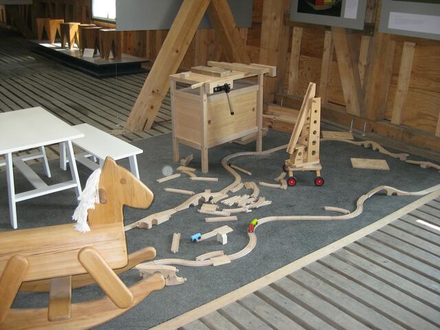 Werkstoff Holz für Kinder