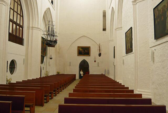 Petrikirche, abgetrenntes Mittelschiff, Höhe 24 m
