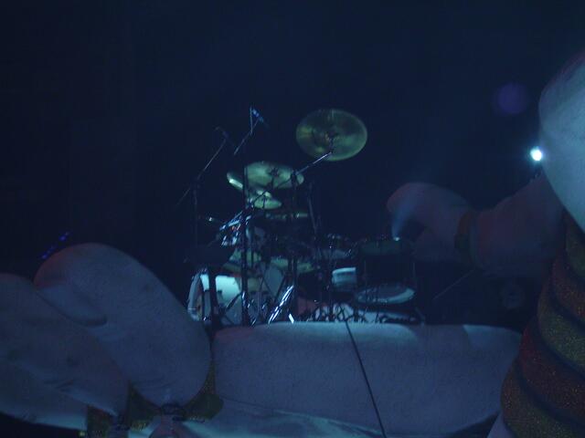 Der Schlagzeuger und der Keyboarder sind in 7,5Metern und der Bassist und der Gitarrist sind auf 9Meter Höhe positioniert