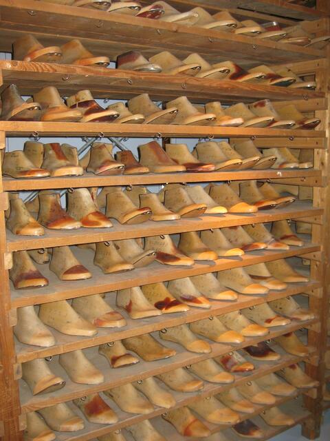 Schuhleisten in der Ausstellung