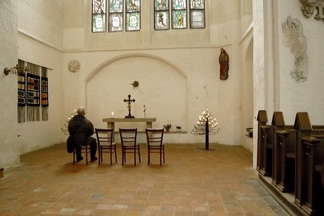 Andachtskapelle mit Madonnenfigur von 1350