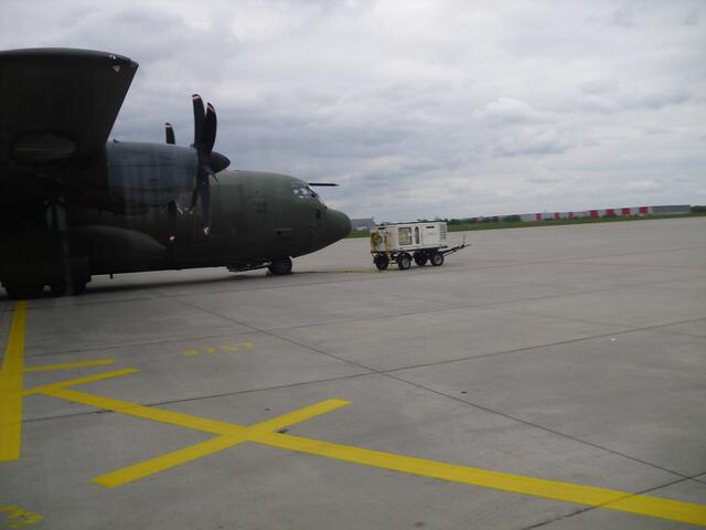 eine "Herkules", ein Transportflugzeug