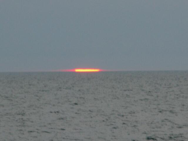 Ostsee-Eindrücke, Sonne schwimmt im Wasser