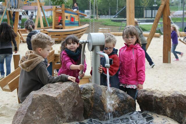 Wasserspiele - Einweihung der Spiellandschaft "Piratennest" im Heinz-Lang-Park in Stadtallendorf (17.05.2011)