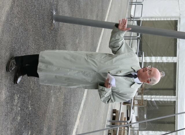 Bürgermeister Manfred Vollmer bei der Einweihung des Piratennests im heinz-Lang-Park (17.05.2010)