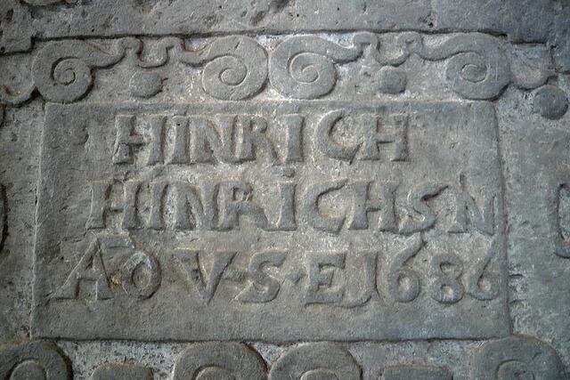 Detail einer Grabplatte des 17. Jahrhunderts