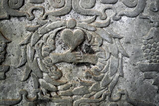 Detail einer Grabplatte, Symbolik