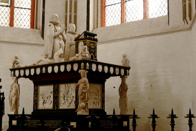 Chorumgang, Grabstätten mecklenburgischer Herzöge, Abbildung: Grabmal des Herzogs Christoph und seiner Frau Elisabeth von Schweden (1595)