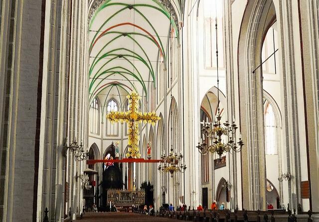 Mittelschiff des Domes, 1970 bis 1988 Erneuerung der Innenausmalung in mittelalterlicher Fassung